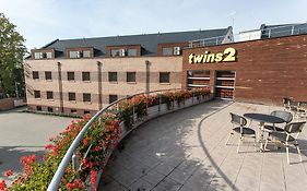 Hotel Twins II